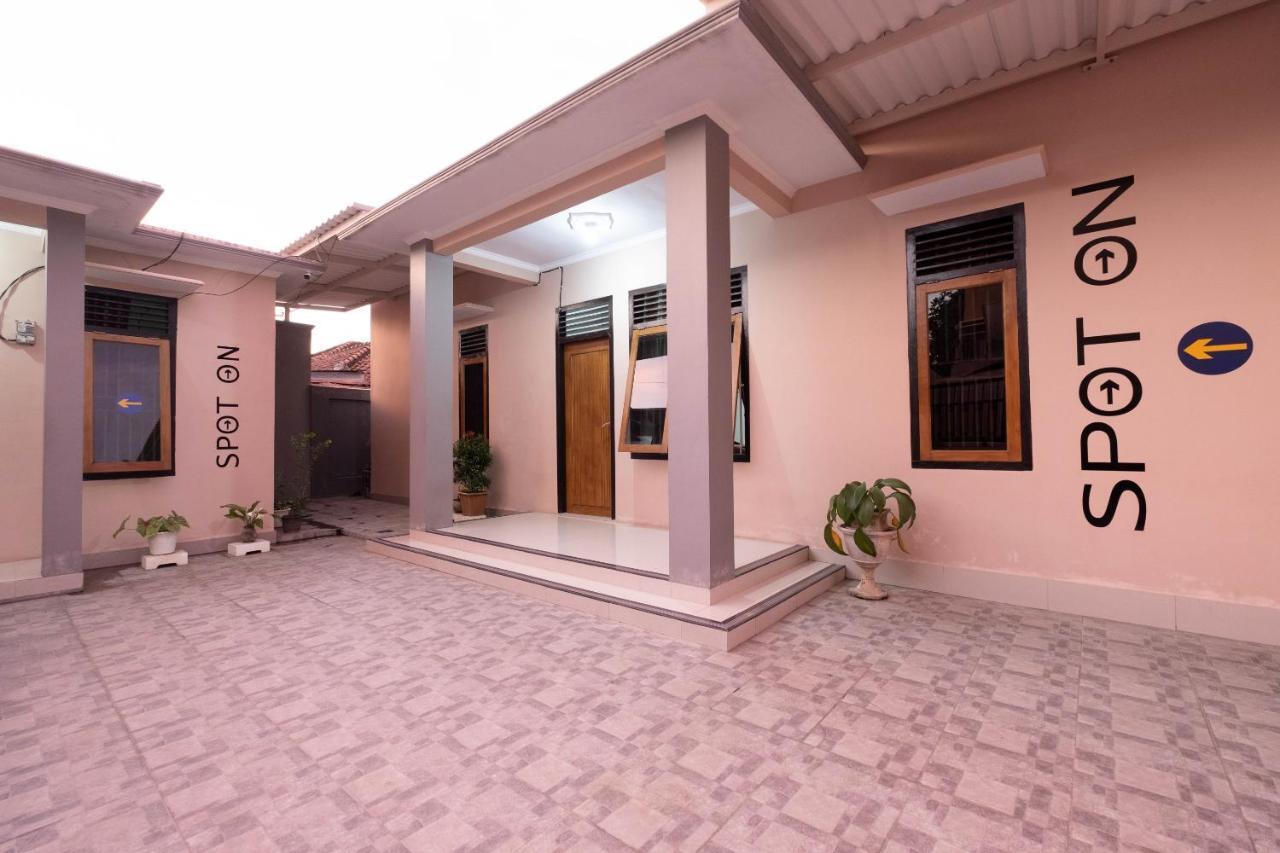 Spot On 1784 Tnc Residence Syariah Mataram Exteriör bild