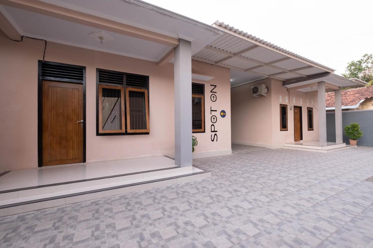 Spot On 1784 Tnc Residence Syariah Mataram Exteriör bild
